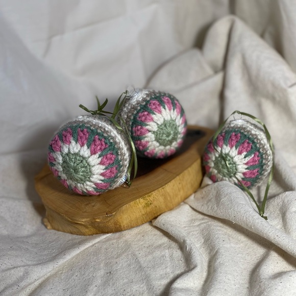 Handmade crochet Christmas ornaments set of 3 - Picture 3 of 4